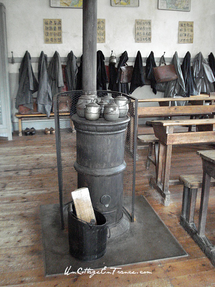 Le poele de l'ecole de Montrol Senard 5