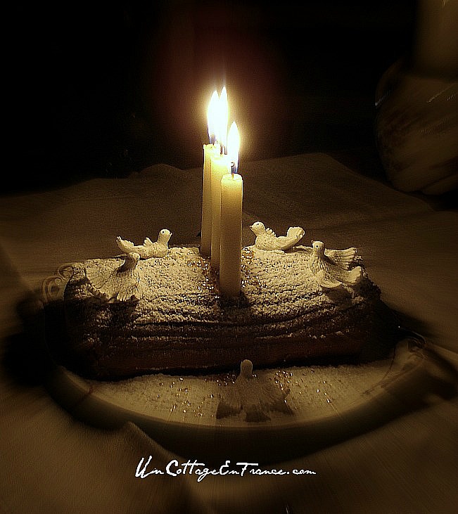 #whitecottagecharm #uncottageenfrance #campagnechic #frenchinterior #frenchfarmhousestyle #frenchcountry #frenchliving #fixerupperstyle #frenchcountrycottage #allthingsfrench #frenchcottage #farmhousevignette #cottagevignette #chippypaint #frenchdecoration #fermette #countrychic #rustique #rusticdecor #decorustic #cottagedecor #maisondecampagne #campagnedecoration #countryhomemag #brocante