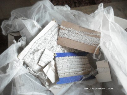 #whitecottagecharm #uncottageenfrance #campagnechic #frenchinterior #frenchfarmhousestyle #frenchcountry #frenchliving #fixerupperstyle #frenchcountrycottage #allthingsfrench #frenchcottage #farmhousevignette #cottagevignette #chippypaint #frenchdecoration #fermette #countrychic #rustique #rusticdecor #decorustic #cottagedecor #maisondecampagne #campagnedecoration #countryhomemag #brocante