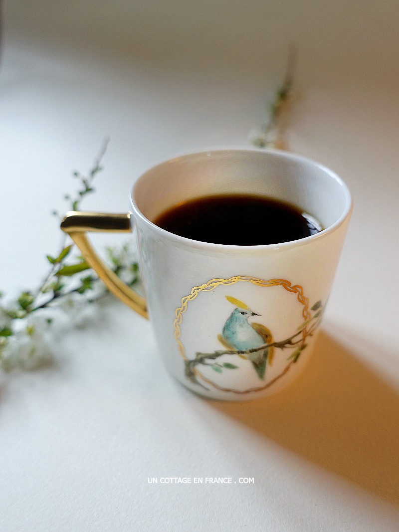 #whitecottagecharm #uncottageenfrance #campagnechic #frenchinterior #frenchfarmhousestyle #frenchcountry #frenchliving #fixerupperstyle #frenchcountrycottage #allthingsfrench #frenchcottage #farmhousevignette #cottagevignette #chippypaint #frenchdecoration #fermette #countrychic #rustique #rusticdecor #decorustic #cottagedecor #maisondecampagne #campagnedecoration #countryhomemag #brocante