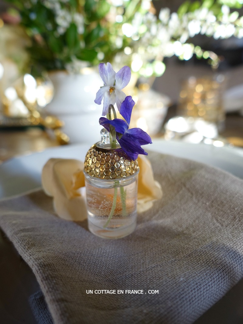 #whitecottagecharm #uncottageenfrance #campagnechic #frenchinterior #frenchfarmhousestyle #frenchcountry #frenchliving #fixerupperstyle #frenchcountrycottage #allthingsfrench #frenchcottage #farmhousevignette #cottagevignette #chippypaint #frenchdecoration #fermette #countrychic #rustique #rusticdecor #decorustic #cottagedecor #maisondecampagne #campagnedecoration #countryhomemag #brocante