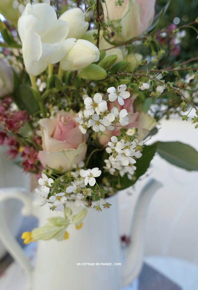 #whitecottagecharm #uncottageenfrance #campagnechic #frenchinterior #frenchfarmhousestyle #frenchcountry #frenchliving #fixerupperstyle #frenchcountrycottage #allthingsfrench #frenchcottage #farmhousevignette #cottagevignette #chippypaint #frenchdecoration #fermette #countrychic #rustique #rusticdecor #decorustic #cottagedecor #maisondecampagne #campagnedecoration #countryhomemag #brocante