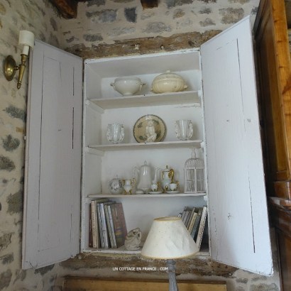 Rassemblement de vaisselles blanches (White crockery staging)