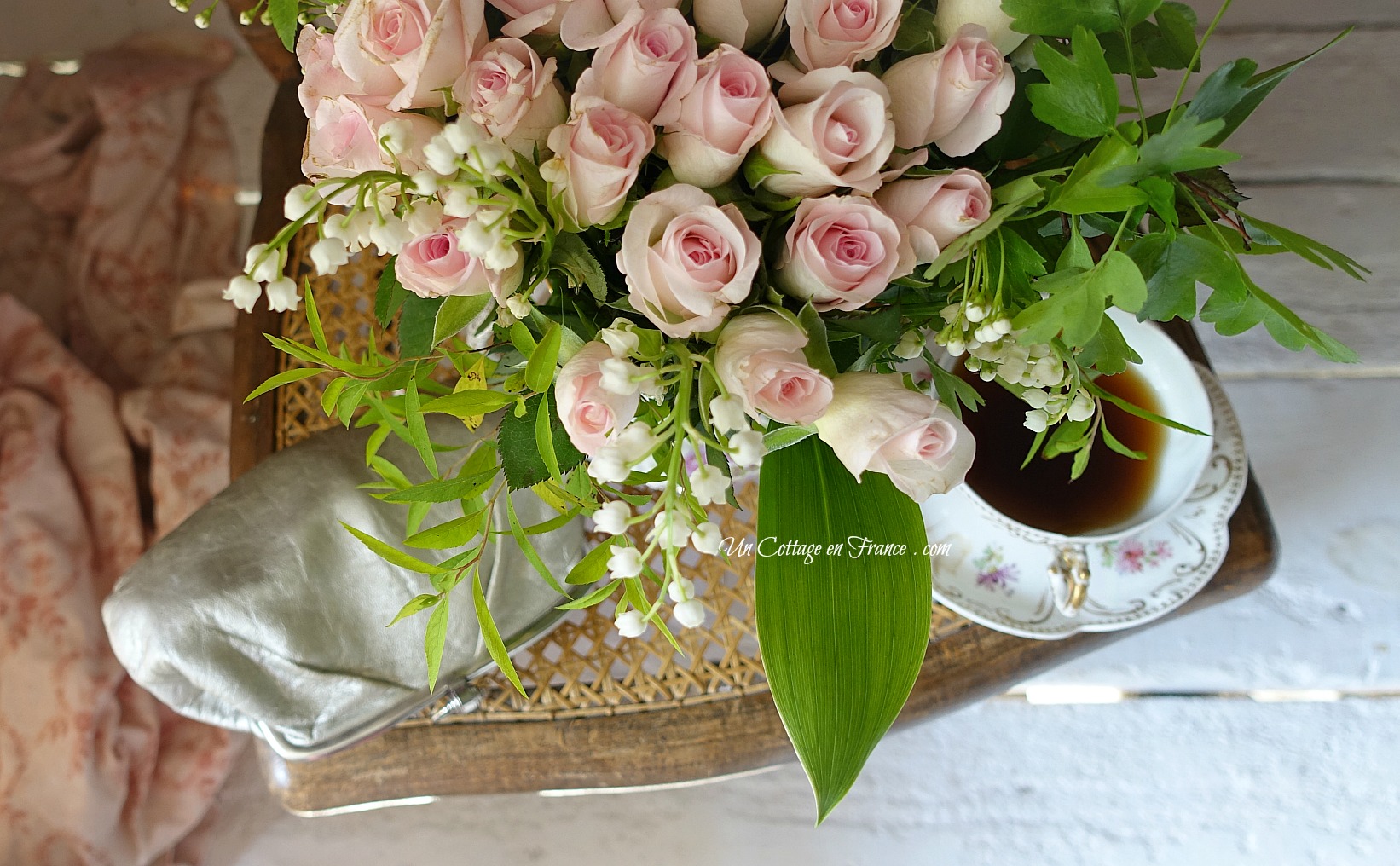 #whitecottagecharm #uncottageenfrance #campagnechic #frenchinterior #frenchfarmhousestyle #frenchcountry #frenchliving #fixerupperstyle #frenchcountrycottage #allthingsfrench #frenchcottage #farmhousevignette #cottagevignette #chippypaint #frenchdecoration #fermette #countrychic #rustique #rusticdecor #decorustic #cottagedecor #maisondecampagne #campagnedecoration #countryhomemag #brocante