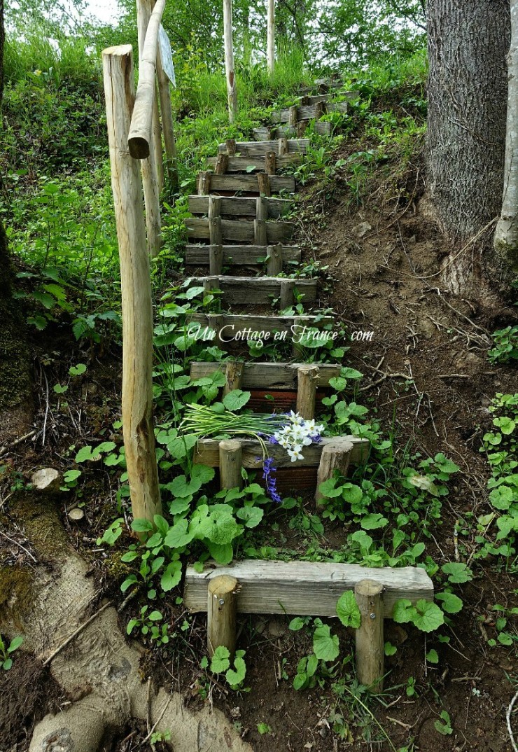 #whitecottagecharm #uncottageenfrance #campagnechic #frenchinterior #frenchfarmhousestyle #frenchcountry #frenchliving #fixerupperstyle #frenchcountrycottage #allthingsfrench #frenchcottage #farmhousevignette #cottagevignette #chippypaint #frenchdecoration #fermette #countrychic #rustique #rusticdecor #decorustic #cottagedecor #maisondecampagne #campagnedecoration #countryhomemag #brocante