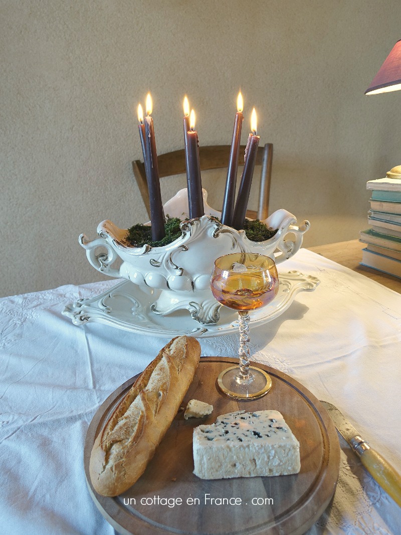 #whitecottagecharm #uncottageenfrance #campagnechic #frenchinterior #frenchfarmhousestyle #frenchcountry #frenchliving #fixerupperstyle #frenchcountrycottage #allthingsfrench #frenchcottage #farmhousevignette #cottagevignette #chippypaint #frenchdecoration #fermette #countrychic #rustique #rusticdecor #decorustic #cottagedecor #maisondecampagne #campagnedecoration #countryhomemag #brocante