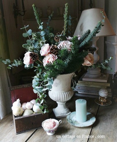 #whitecottagecharm #uncottageenfrance #campagnechic #frenchinterior #frenchfarmhousestyle #frenchcountry #frenchliving #fixerupperstyle #frenchcountrycottage #allthingsfrench #frenchcottage #farmhousevignette #cottagevignette #chippypaint #frenchdecoration #fermette #countrychic #rustique #rusticdecor #decorustic #cottagedecor #maisondecampagne #campagnedecoration #countryhomemag #brocante