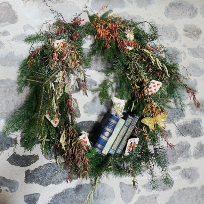 #whitecottagecharm #uncottageenfrance #campagnechic #frenchinterior #frenchfarmhousestyle #frenchcountry #frenchliving #fixerupperstyle #frenchcountrycottage #allthingsfrench #frenchcottage #farmhousevignette #cottagevignette #chippypaint #frenchdecoration #fermette #countrychic #rustique #rusticdecor #decorustic #cottagedecor #maisondecampagne #campagnedecoration #countryhomemag #brocante