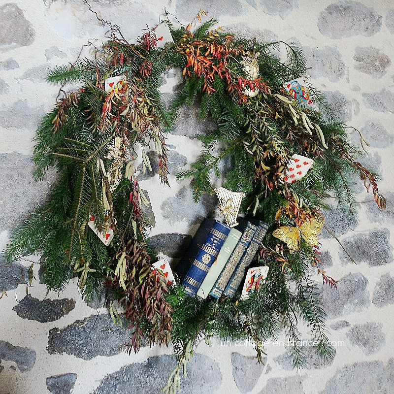 #whitecottagecharm #uncottageenfrance #campagnechic #frenchinterior #frenchfarmhousestyle #frenchcountry #frenchliving #fixerupperstyle #frenchcountrycottage #allthingsfrench #frenchcottage #farmhousevignette #cottagevignette #chippypaint #frenchdecoration #fermette #countrychic #rustique #rusticdecor #decorustic #cottagedecor #maisondecampagne #campagnedecoration #countryhomemag #brocante