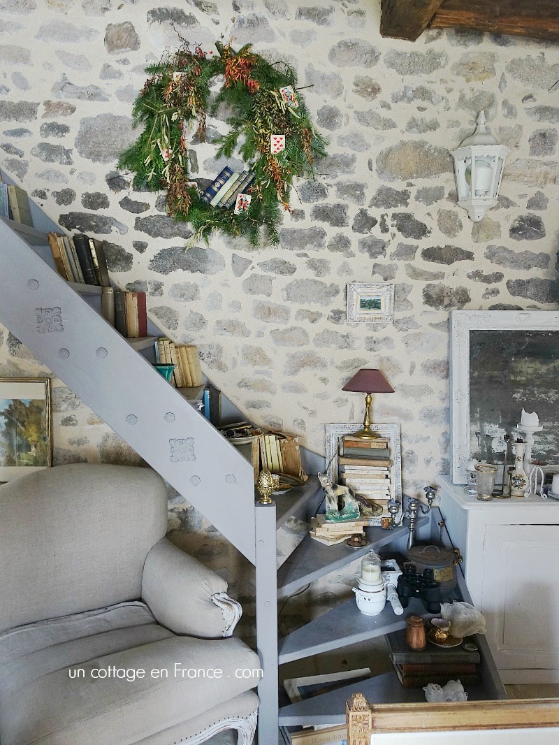 #whitecottagecharm #uncottageenfrance #campagnechic #frenchinterior #frenchfarmhousestyle #frenchcountry #frenchliving #fixerupperstyle #frenchcountrycottage #allthingsfrench #frenchcottage #farmhousevignette #cottagevignette #chippypaint #frenchdecoration #fermette #countrychic #rustique #rusticdecor #decorustic #cottagedecor #maisondecampagne #campagnedecoration #countryhomemag #brocante