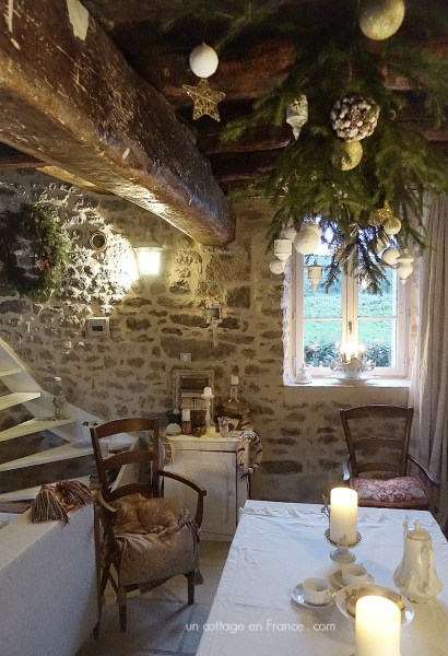 #whitecottagecharm #uncottageenfrance #campagnechic #frenchinterior #frenchfarmhousestyle #frenchcountry #frenchliving #fixerupperstyle #frenchcountrycottage #allthingsfrench #frenchcottage #farmhousevignette #cottagevignette #chippypaint #frenchdecoration #fermette #countrychic #rustique #rusticdecor #decorustic #cottagedecor #maisondecampagne #campagnedecoration #countryhomemag #brocante