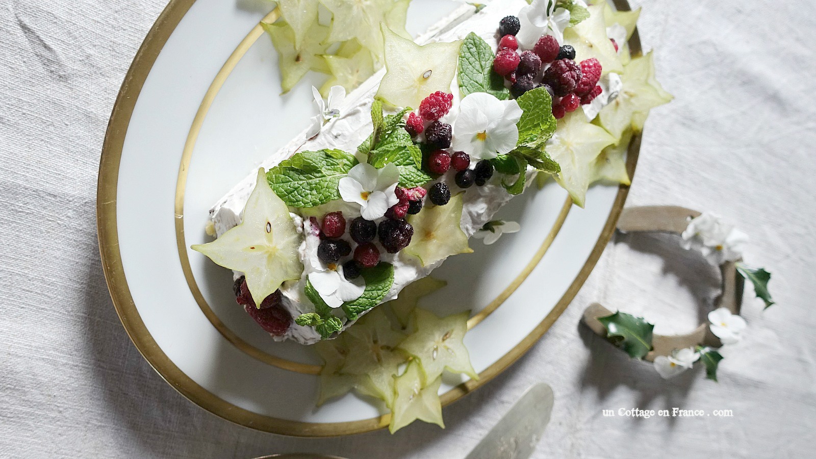 #whitecottagecharm #uncottageenfrance #campagnechic #frenchinterior #frenchfarmhousestyle #frenchcountry #frenchliving #fixerupperstyle #frenchcountrycottage #allthingsfrench #frenchcottage #farmhousevignette #cottagevignette #chippypaint #frenchdecoration #fermette #countrychic #rustique #rusticdecor #decorustic #cottagedecor #maisondecampagne #campagnedecoration #countryhomemag #brocante