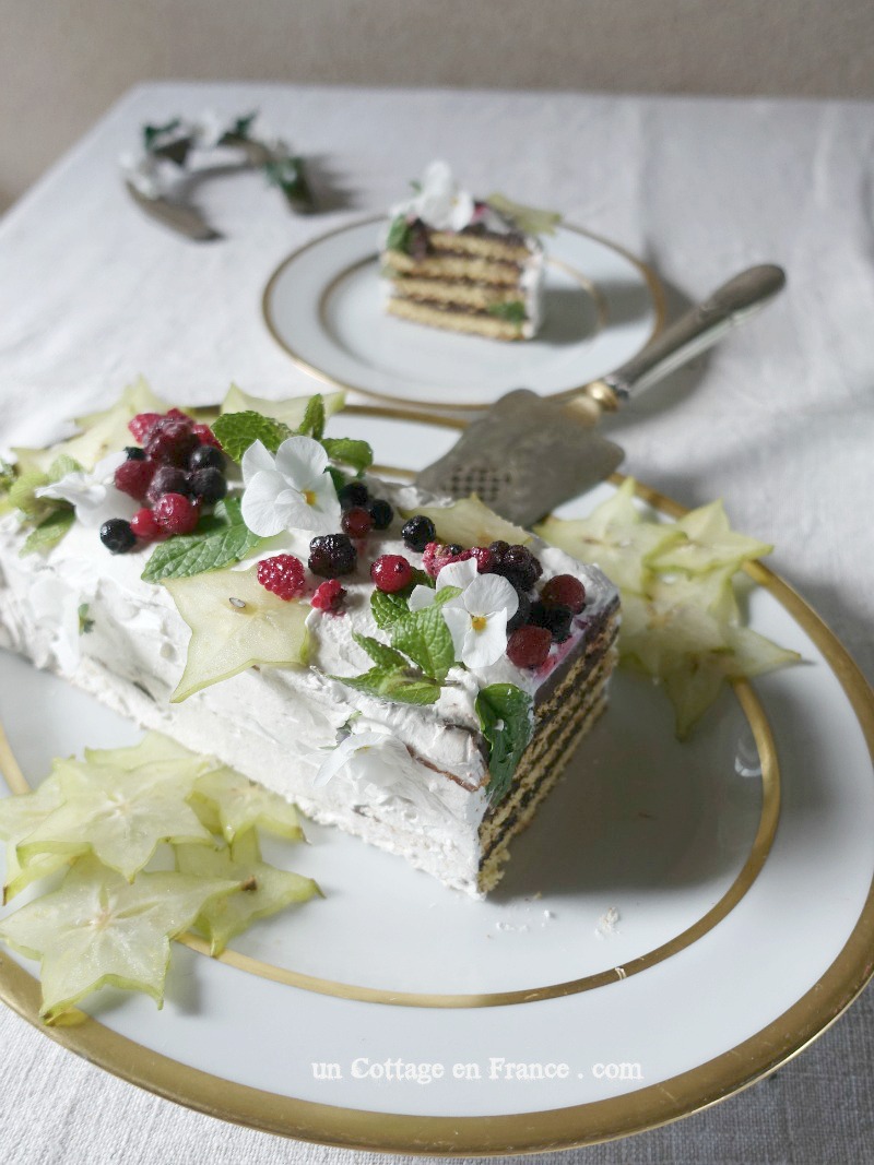 #whitecottagecharm #uncottageenfrance #campagnechic #frenchinterior #frenchfarmhousestyle #frenchcountry #frenchliving #fixerupperstyle #frenchcountrycottage #allthingsfrench #frenchcottage #farmhousevignette #cottagevignette #chippypaint #frenchdecoration #fermette #countrychic #rustique #rusticdecor #decorustic #cottagedecor #maisondecampagne #campagnedecoration #countryhomemag #brocante