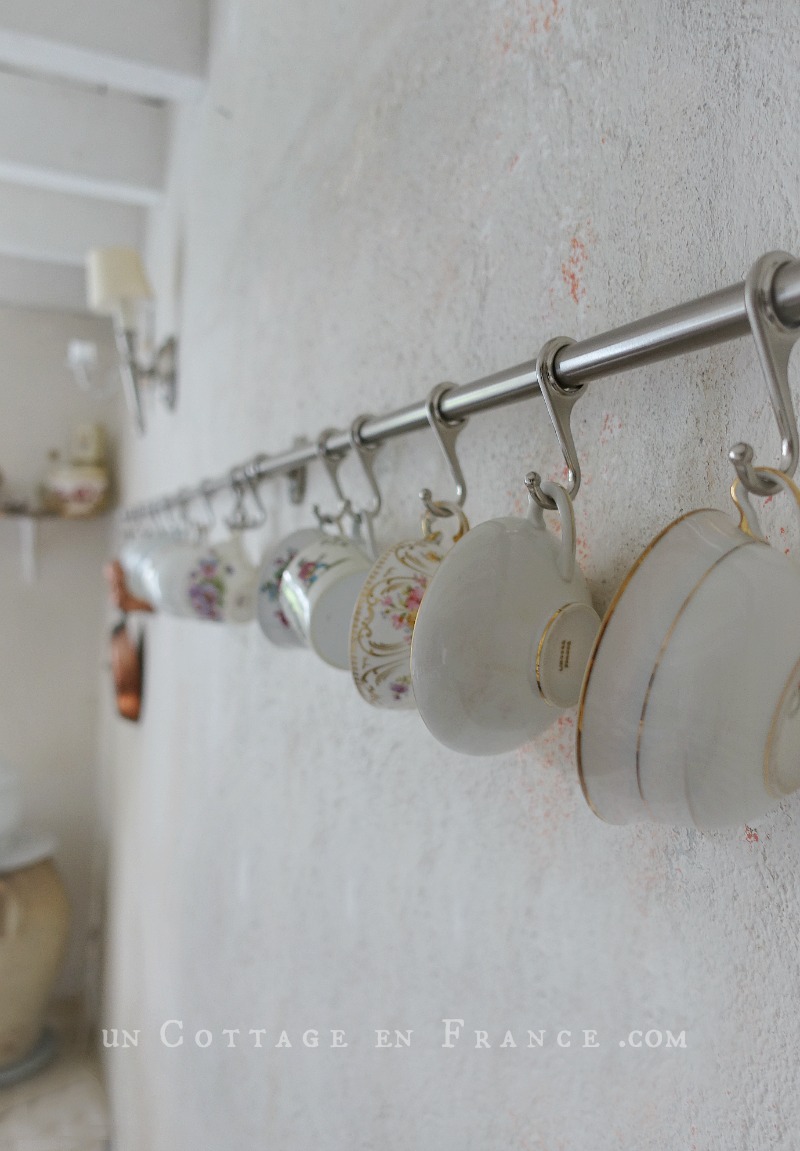 #whitecottagecharm #uncottageenfrance #campagnechic #frenchinterior #frenchfarmhousestyle #frenchcountry #frenchliving #fixerupperstyle #frenchcountrycottage #allthingsfrench #frenchcottage #farmhousevignette #cottagevignette #chippypaint #frenchdecoration #fermette #countrychic #rustique #rusticdecor #decorustic #cottagedecor #maisondecampagne #campagnedecoration #countryhomemag #brocante