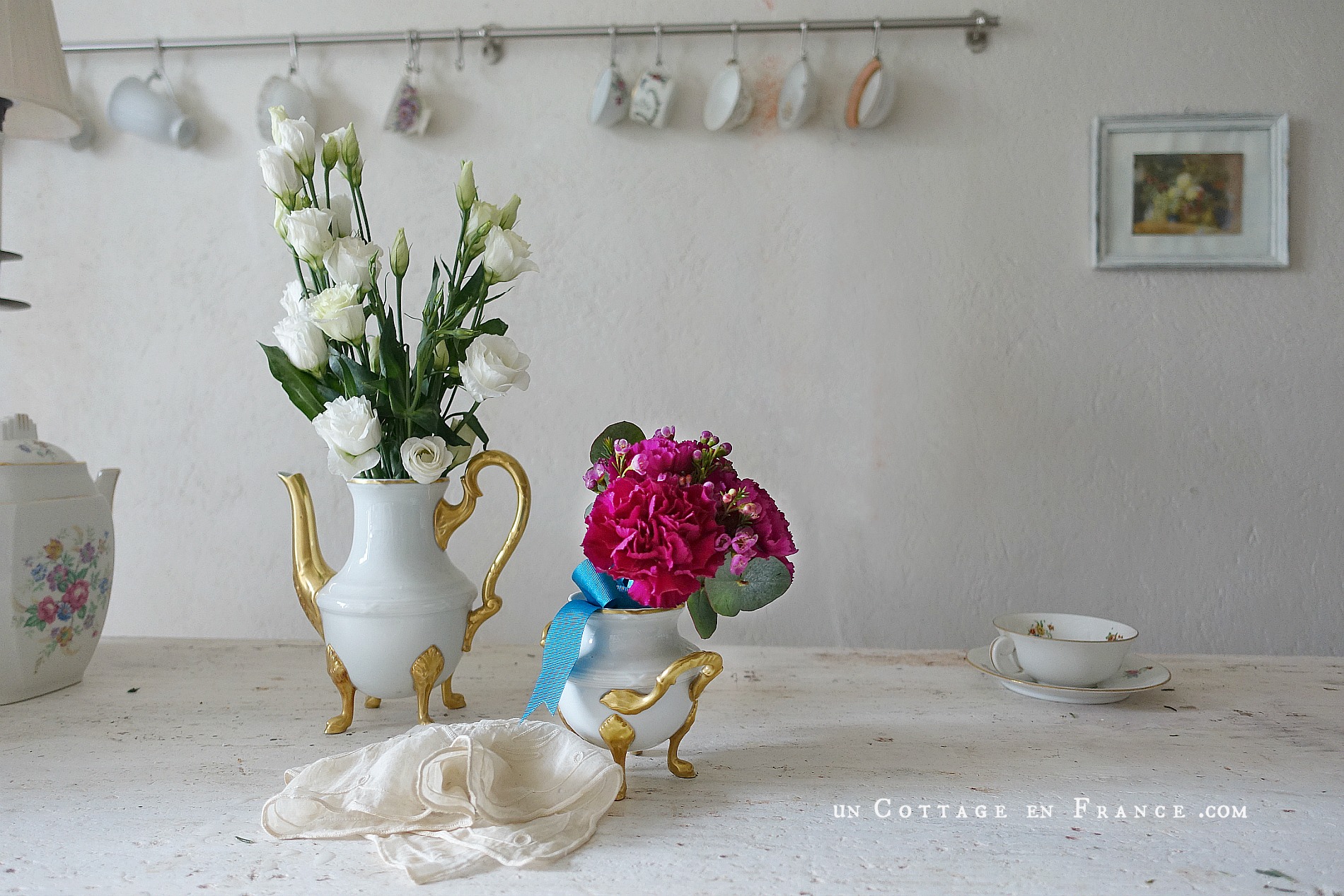 #whitecottagecharm #uncottageenfrance #campagnechic #frenchinterior #frenchfarmhousestyle #frenchcountry #frenchliving #fixerupperstyle #frenchcountrycottage #allthingsfrench #frenchcottage #farmhousevignette #cottagevignette #chippypaint #frenchdecoration #fermette #countrychic #rustique #rusticdecor #decorustic #cottagedecor #maisondecampagne #campagnedecoration #countryhomemag #brocante