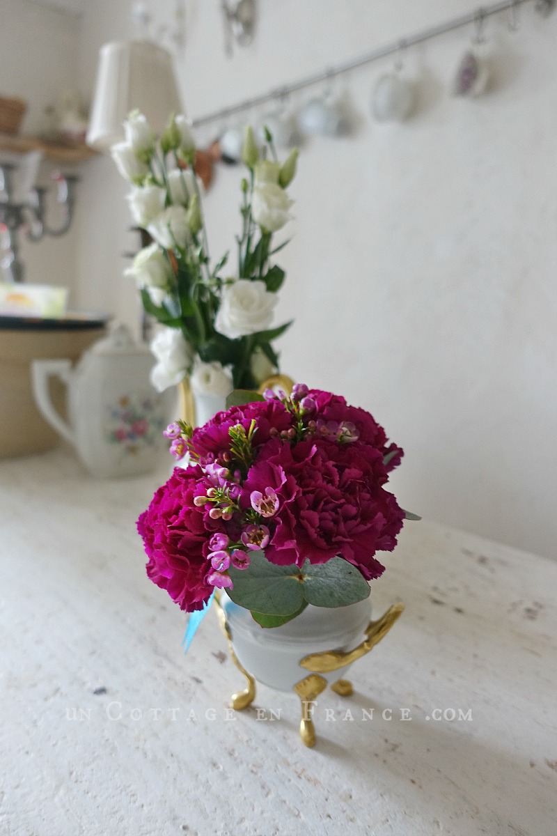 #whitecottagecharm #uncottageenfrance #campagnechic #frenchinterior #frenchfarmhousestyle #frenchcountry #frenchliving #fixerupperstyle #frenchcountrycottage #allthingsfrench #frenchcottage #farmhousevignette #cottagevignette #chippypaint #frenchdecoration #fermette #countrychic #rustique #rusticdecor #decorustic #cottagedecor #maisondecampagne #campagnedecoration #countryhomemag #brocante
