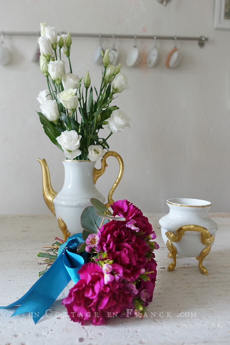 #whitecottagecharm #uncottageenfrance #campagnechic #frenchinterior #frenchfarmhousestyle #frenchcountry #frenchliving #fixerupperstyle #frenchcountrycottage #allthingsfrench #frenchcottage #farmhousevignette #cottagevignette #chippypaint #frenchdecoration #fermette #countrychic #rustique #rusticdecor #decorustic #cottagedecor #maisondecampagne #campagnedecoration #countryhomemag #brocante