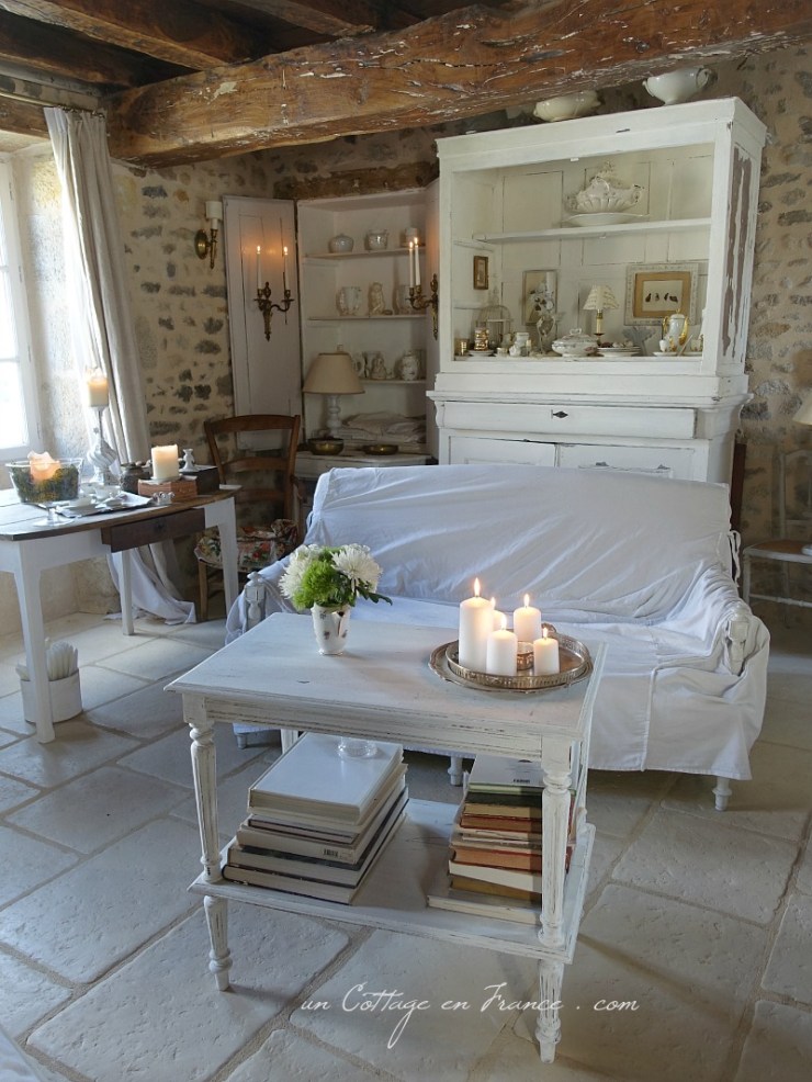 Le buffet rustique repeint à la chaux | The Rustic Cabinet Repainted with&nbsp;Lime