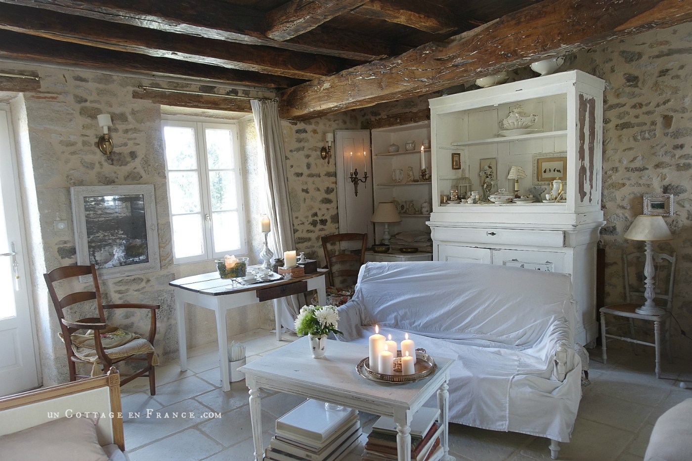 #whitecottagecharm #uncottageenfrance #campagnechic #frenchinterior #frenchfarmhousestyle #frenchcountry #frenchliving #fixerupperstyle #frenchcountrycottage #allthingsfrench #frenchcottage #farmhousevignette #cottagevignette #chippypaint #frenchdecoration #fermette #countrychic #rustique #rusticdecor #decorustic #cottagedecor #maisondecampagne #campagnedecoration #countryhomemag #brocante