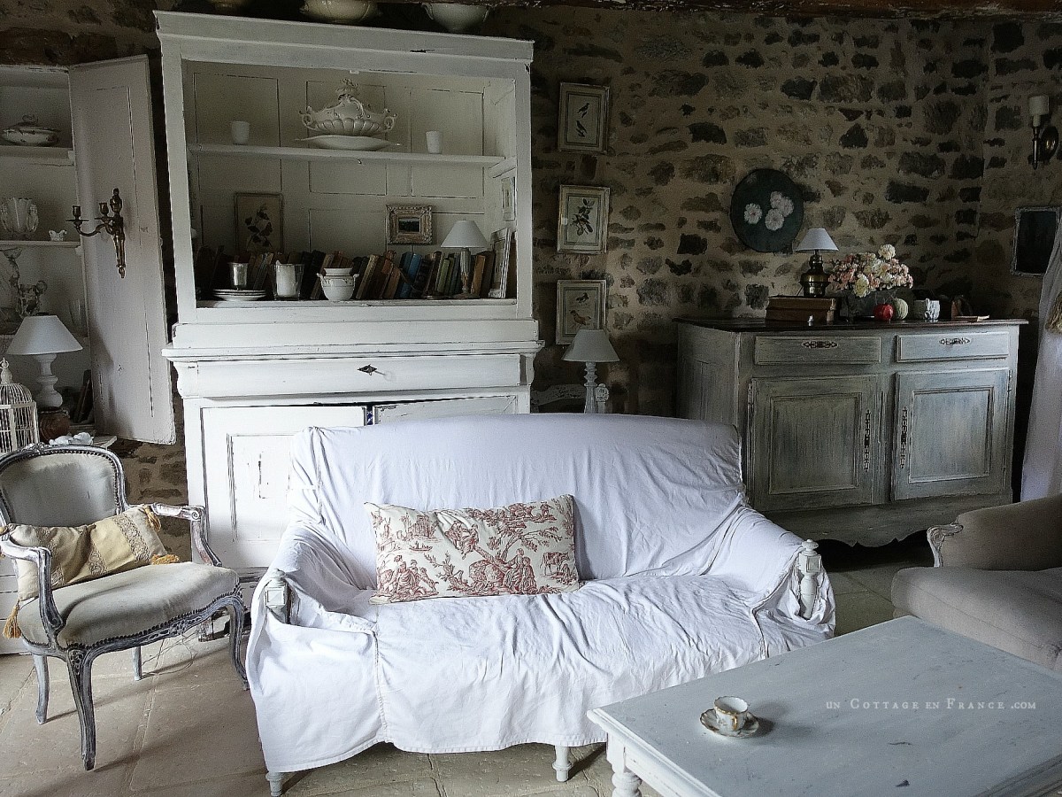 Relooking campagne chic du buffet régional | Country Chic Makeover of the Rural&nbsp;Sideboard