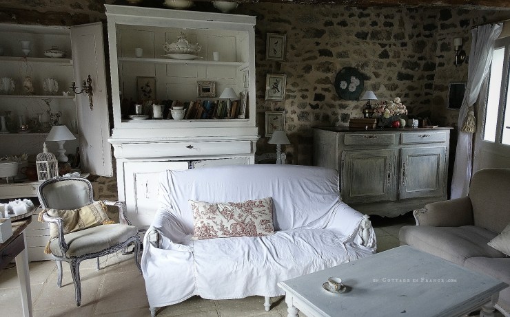 Relooking campagne chic du buffet régional | Country Chic Makeover of the Rural&nbsp;Sideboard