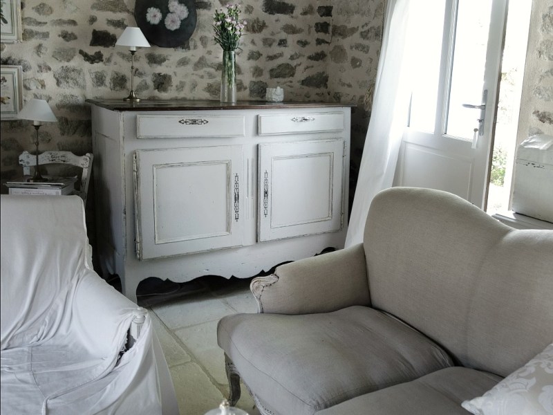 Relooking campagne chic du buffet régional | Country Chic Makeover of the Rural&nbsp;Sideboard