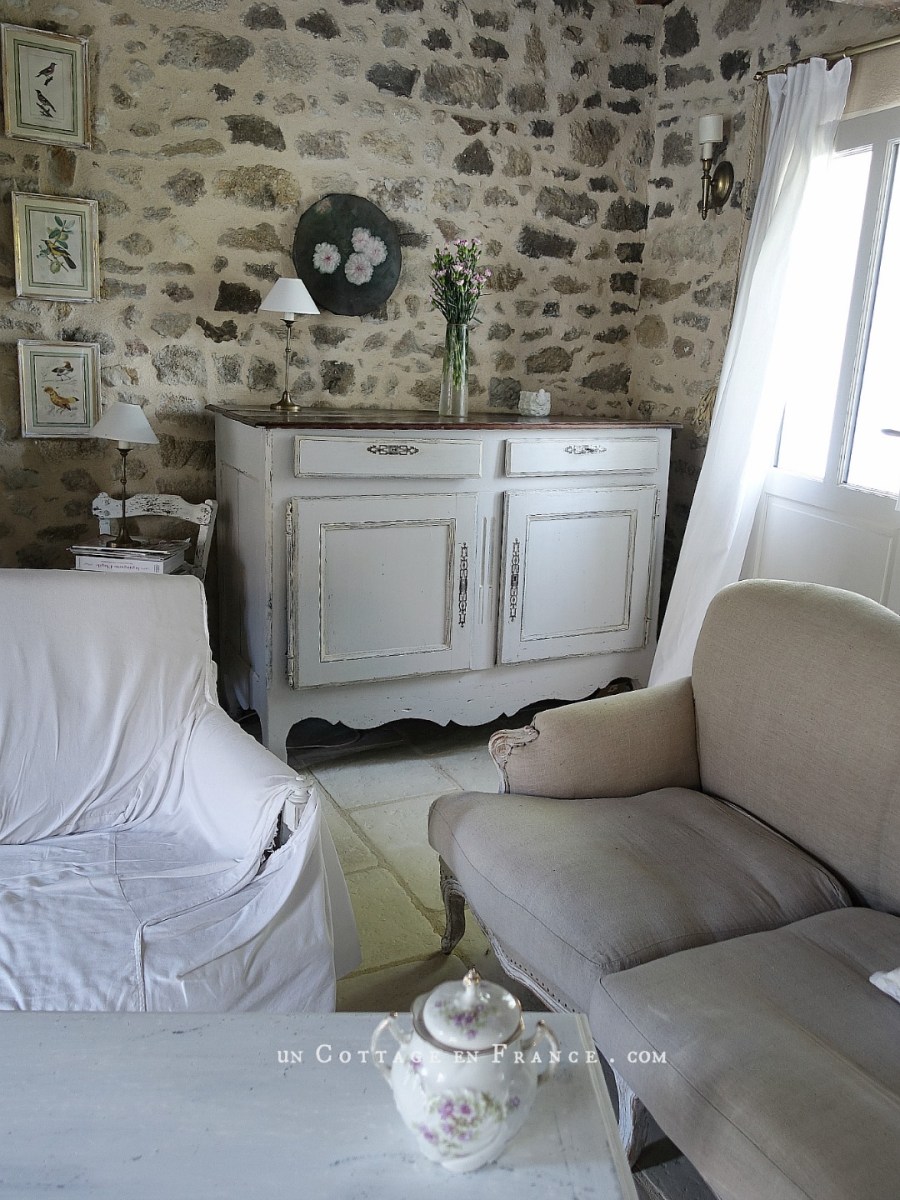 Relooking campagne chic du buffet régional | Country Chic Makeover of the Rural&nbsp;Sideboard