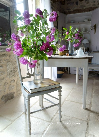 #whitecottagecharm #uncottageenfrance #campagnechic #frenchinterior #frenchfarmhousestyle #frenchcountry #frenchliving #fixerupperstyle #frenchcountrycottage #allthingsfrench #frenchcottage #farmhousevignette #cottagevignette #chippypaint #frenchdecoration #fermette #countrychic #rustique #rusticdecor #decorustic #cottagedecor #maisondecampagne #campagnedecoration #countryhomemag #brocante