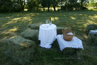 #whitecottagecharm #uncottageenfrance #campagnechic #frenchinterior #frenchfarmhousestyle #frenchcountry #frenchliving #fixerupperstyle #frenchcountrycottage #allthingsfrench #frenchcottage #farmhousevignette #cottagevignette #chippypaint #frenchdecoration #fermette #countrychic #rustique #rusticdecor #decorustic #cottagedecor #maisondecampagne #campagnedecoration #countryhomemag #brocante