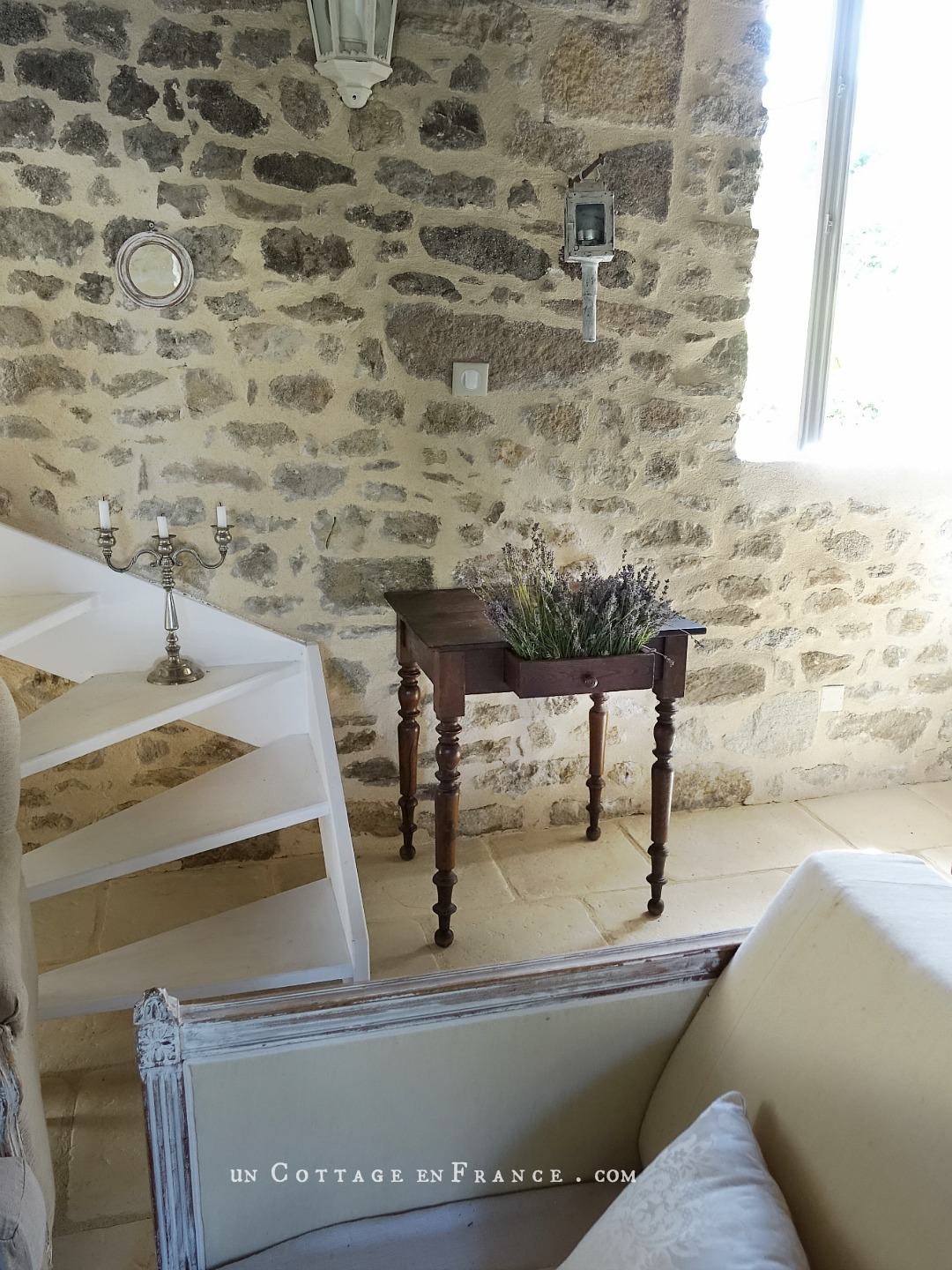#whitecottagecharm #uncottageenfrance #campagnechic #frenchinterior #frenchfarmhousestyle #frenchcountry #frenchliving #fixerupperstyle #frenchcountrycottage #allthingsfrench #frenchcottage #farmhousevignette #cottagevignette #chippypaint #frenchdecoration #fermette #countrychic #rustique #rusticdecor #decorustic #cottagedecor #maisondecampagne #campagnedecoration #countryhomemag #brocante