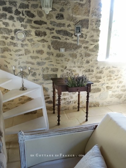 #whitecottagecharm #uncottageenfrance #campagnechic #frenchinterior #frenchfarmhousestyle #frenchcountry #frenchliving #fixerupperstyle #frenchcountrycottage #allthingsfrench #frenchcottage #farmhousevignette #cottagevignette #chippypaint #frenchdecoration #fermette #countrychic #rustique #rusticdecor #decorustic #cottagedecor #maisondecampagne #campagnedecoration #countryhomemag #brocante