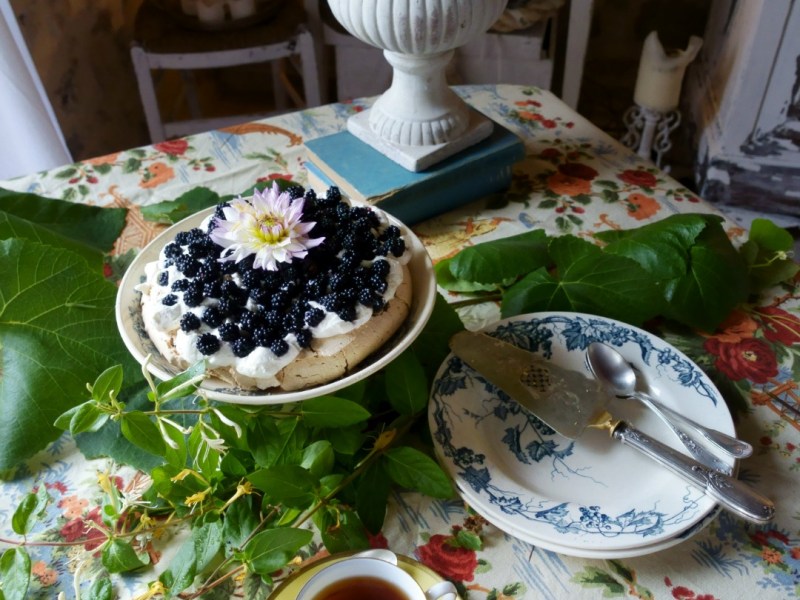 Pavlova aux mûres sauvages |  Wild Blackberries&nbsp;Pavlova