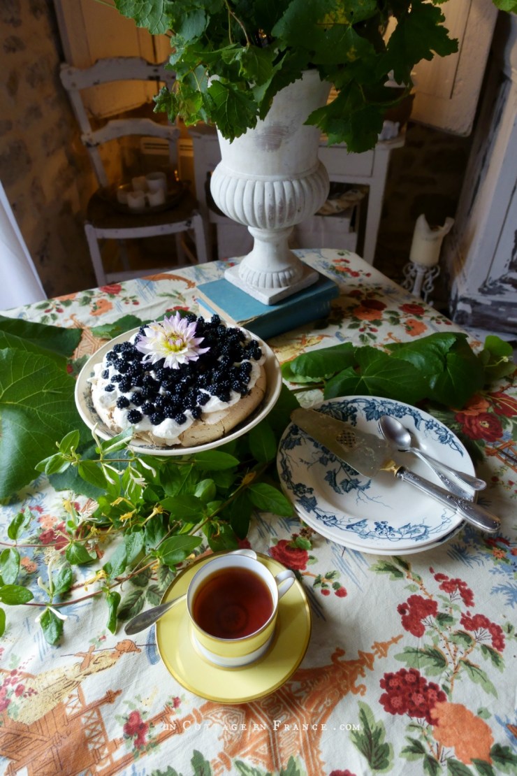 Pavlova aux mûres sauvages |  Wild Blackberries&nbsp;Pavlova