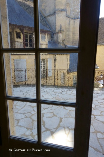 #whitecottagecharm #uncottageenfrance #campagnechic #frenchinterior #frenchfarmhousestyle #frenchcountry #frenchliving #fixerupperstyle #frenchcountrycottage #allthingsfrench #frenchcottage #farmhousevignette #cottagevignette #chippypaint #frenchdecoration #fermette #countrychic #rustique #rusticdecor #decorustic #cottagedecor #maisondecampagne #campagnedecoration #countryhomemag #brocante