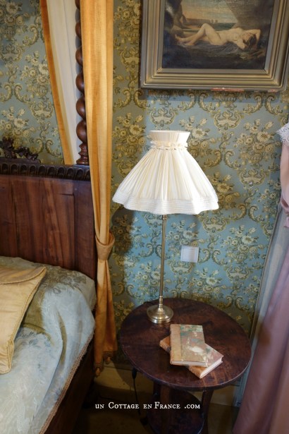 #whitecottagecharm #uncottageenfrance #campagnechic #frenchinterior #frenchfarmhousestyle #frenchcountry #frenchliving #fixerupperstyle #frenchcountrycottage #allthingsfrench #frenchcottage #farmhousevignette #cottagevignette #chippypaint #frenchdecoration #fermette #countrychic #rustique #rusticdecor #decorustic #cottagedecor #maisondecampagne #campagnedecoration #countryhomemag #brocante