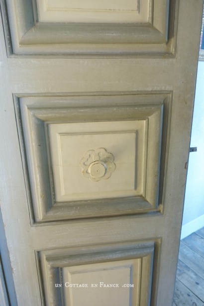 #whitecottagecharm #uncottageenfrance #campagnechic #frenchinterior #frenchfarmhousestyle #frenchcountry #frenchliving #fixerupperstyle #frenchcountrycottage #allthingsfrench #frenchcottage #farmhousevignette #cottagevignette #chippypaint #frenchdecoration #fermette #countrychic #rustique #rusticdecor #decorustic #cottagedecor #maisondecampagne #campagnedecoration #countryhomemag #brocante