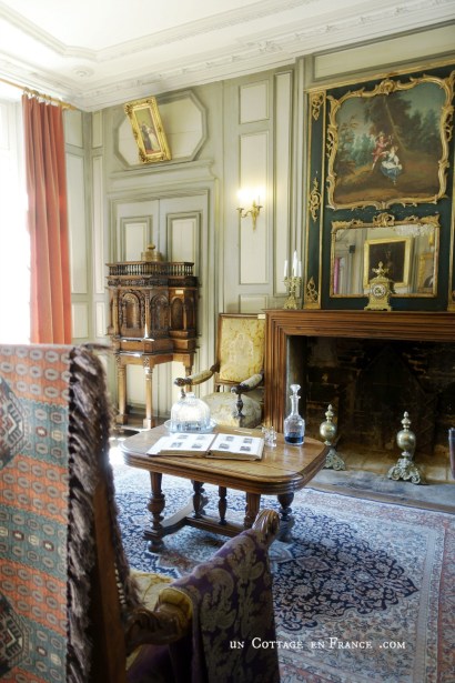 #whitecottagecharm #uncottageenfrance #campagnechic #frenchinterior #frenchfarmhousestyle #frenchcountry #frenchliving #fixerupperstyle #frenchcountrycottage #allthingsfrench #frenchcottage #farmhousevignette #cottagevignette #chippypaint #frenchdecoration #fermette #countrychic #rustique #rusticdecor #decorustic #cottagedecor #maisondecampagne #campagnedecoration #countryhomemag #brocante