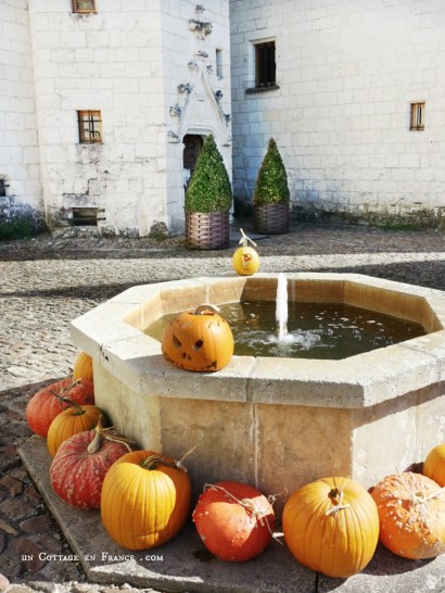 #whitecottagecharm #uncottageenfrance #campagnechic #frenchinterior #frenchfarmhousestyle #frenchcountry #frenchliving #fixerupperstyle #frenchcountrycottage #allthingsfrench #frenchcottage #farmhousevignette #cottagevignette #chippypaint #frenchdecoration #fermette #countrychic #rustique #rusticdecor #decorustic #cottagedecor #maisondecampagne #campagnedecoration #countryhomemag #brocante