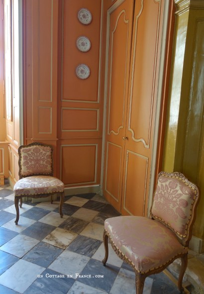 #whitecottagecharm #uncottageenfrance #campagnechic #frenchinterior #frenchfarmhousestyle #frenchcountry #frenchliving #fixerupperstyle #frenchcountrycottage #allthingsfrench #frenchcottage #farmhousevignette #cottagevignette #chippypaint #frenchdecoration #fermette #countrychic #rustique #rusticdecor #decorustic #cottagedecor #maisondecampagne #campagnedecoration #countryhomemag #brocante