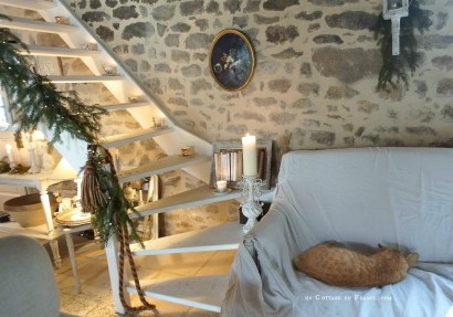 #brocante #whitecottagecharm #uncottageenfrance #campagnechic #frenchinterior #frenchfarmhousestyle#frenchcottage #shabbyhome #farmhousevignette #chippypaint #frenchdecoration #fermette #countrychic #rustique #rusticdecor #decorustic #cottagedecor #maisondecampagne #campagnedecoration #countryhomemag