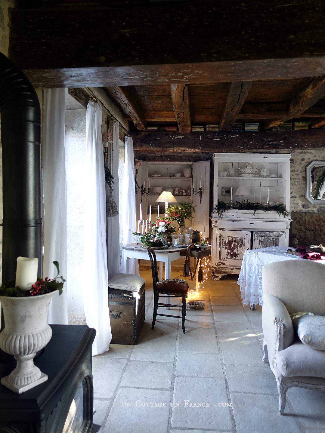 #whitecottagecharm #uncottageenfrance #campagnechic #frenchinterior #frenchfarmhousestyle #frenchcountry #frenchliving #fixerupperstyle #frenchcountrycottage #allthingsfrench #frenchcottage #farmhousevignette #cottagevignette #chippypaint #frenchdecoration #fermette #countrychic #rustique #rusticdecor #decorustic #cottagedecor #maisondecampagne #campagnedecoration #countryhomemag #brocante