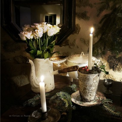 #whitecottagecharm #uncottageenfrance #campagnechic #frenchinterior #frenchfarmhousestyle #frenchcountry #frenchliving #fixerupperstyle #frenchcountrycottage #allthingsfrench #frenchcottage #farmhousevignette #cottagevignette #chippypaint #frenchdecoration #fermette #countrychic #rustique #rusticdecor #decorustic #cottagedecor #maisondecampagne #campagnedecoration #countryhomemag #brocante