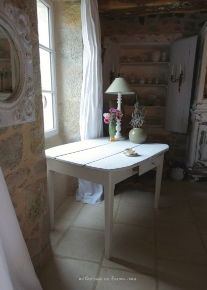 #brocante #whitecottagecharm #uncottageenfrance #campagnechic #frenchinterior #frenchfarmhousestyle#frenchcottage #shabbyhome #farmhousevignette #chippypaint #frenchdecoration #fermette #countrychic #rustique #rusticdecor #decorustic #cottagedecor #maisondecampagne #campagnedecoration #countryhomemag