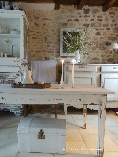 #brocante #whitecottagecharm #uncottageenfrance #campagnechic #frenchinterior #frenchfarmhousestyle#frenchcottage #shabbyhome #farmhousevignette #chippypaint #frenchdecoration #fermette #countrychic #rustique #rusticdecor #decorustic #cottagedecor #maisondecampagne #campagnedecoration #countryhomemag