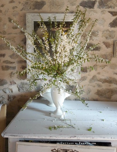 #brocante #whitecottagecharm #uncottageenfrance #campagnechic #frenchinterior #frenchfarmhousestyle#frenchcottage #shabbyhome #farmhousevignette #chippypaint #frenchdecoration #fermette #countrychic #rustique #rusticdecor #decorustic #cottagedecor #maisondecampagne #campagnedecoration #countryhomemag