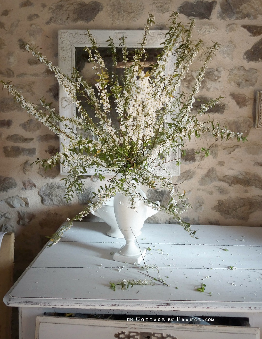 #brocante #whitecottagecharm #uncottageenfrance #campagnechic #frenchinterior #frenchfarmhousestyle#frenchcottage #shabbyhome #farmhousevignette #chippypaint #frenchdecoration #fermette #countrychic #rustique #rusticdecor #decorustic #cottagedecor #maisondecampagne #campagnedecoration #countryhomemag