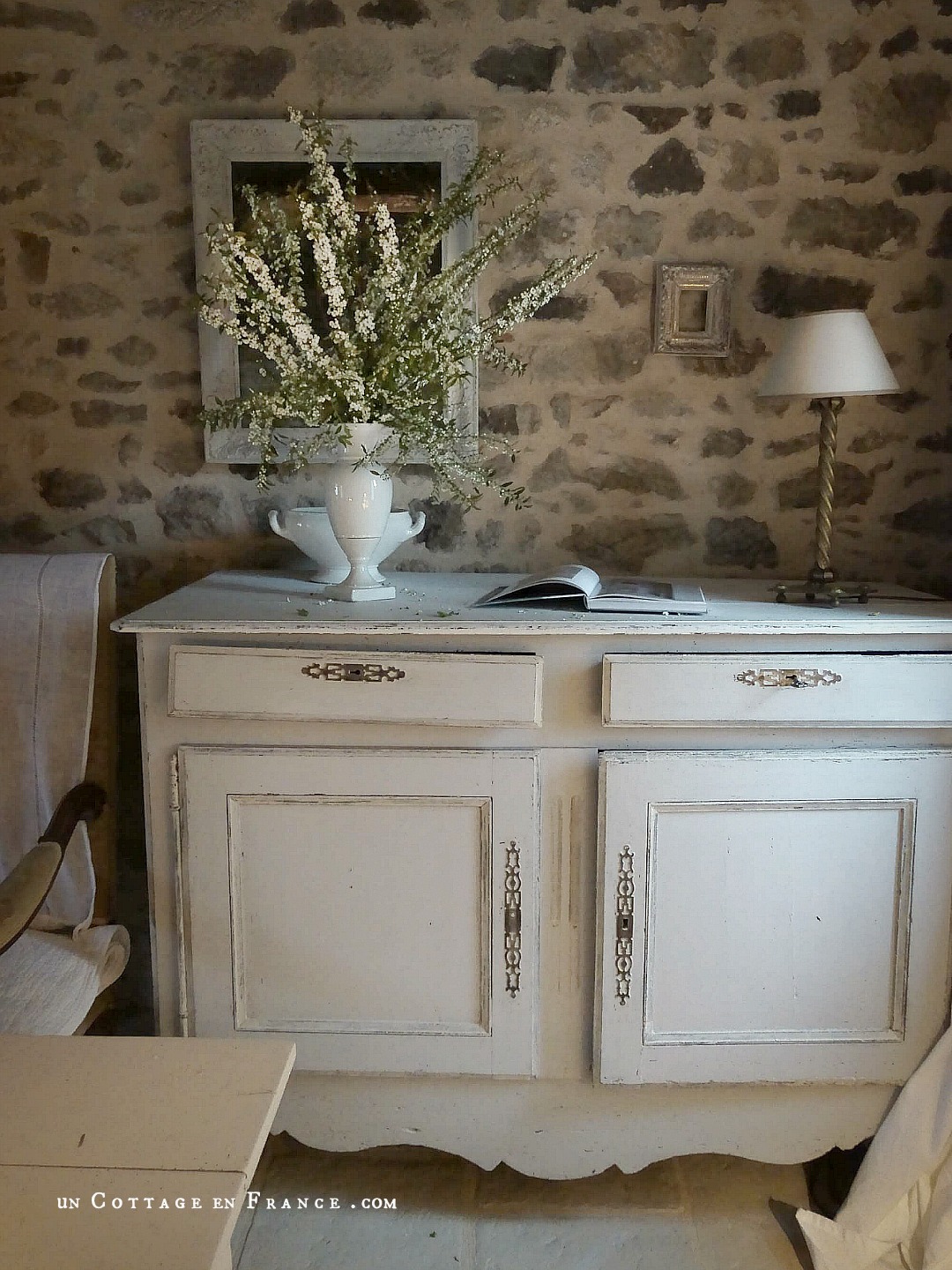 #brocante #whitecottagecharm #uncottageenfrance #campagnechic #frenchinterior #frenchfarmhousestyle#frenchcottage #shabbyhome #farmhousevignette #chippypaint #frenchdecoration #fermette #countrychic #rustique #rusticdecor #decorustic #cottagedecor #maisondecampagne #campagnedecoration #countryhomemag