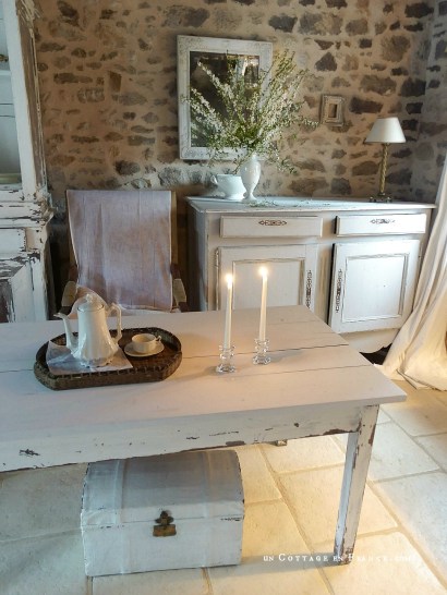 #brocante #whitecottagecharm #uncottageenfrance #campagnechic #frenchinterior #frenchfarmhousestyle#frenchcottage #shabbyhome #farmhousevignette #chippypaint #frenchdecoration #fermette #countrychic #rustique #rusticdecor #decorustic #cottagedecor #maisondecampagne #campagnedecoration #countryhomemag