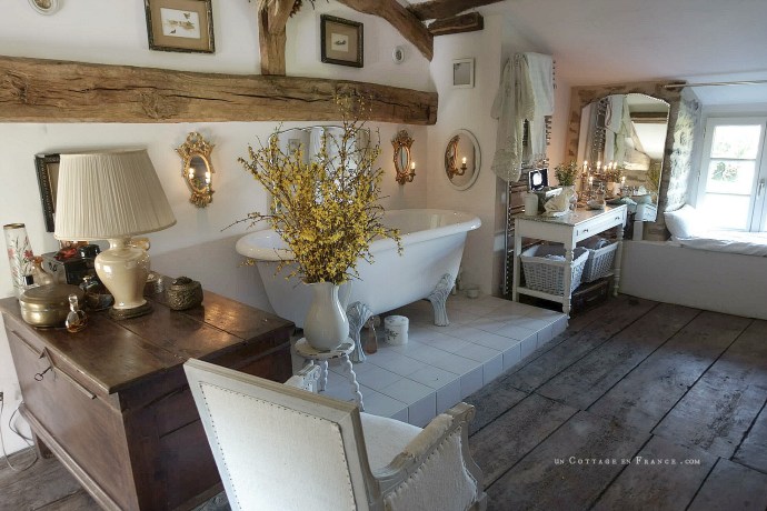 #romanticbathroom #whitecottagecharm #uncottageenfrance #campagnechic #frenchinterior #frenchfarmhousestyle #frenchcountry #frenchliving #fixerupperstyle #shabbychicbathroom #frenchcountrycottage #allthingsfrench #frenchcottage #farmhousevignette #cottagevignette #chippypaint #frenchdecoration #fermette #countrychic #rustique #rusticdecor #decorustic #cottagedecor #maisondecampagne #campagnedecoration #countryhomemag #brocante