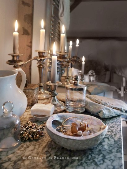 #romanticbathroom #whitecottagecharm #uncottageenfrance #campagnechic #frenchinterior #frenchfarmhousestyle #frenchcountry #frenchliving #fixerupperstyle #shabbychicbathroom #frenchcountrycottage #allthingsfrench #frenchcottage #farmhousevignette #cottagevignette #chippypaint #frenchdecoration #fermette #countrychic #rustique #rusticdecor #decorustic #cottagedecor #maisondecampagne #campagnedecoration #countryhomemag #brocante